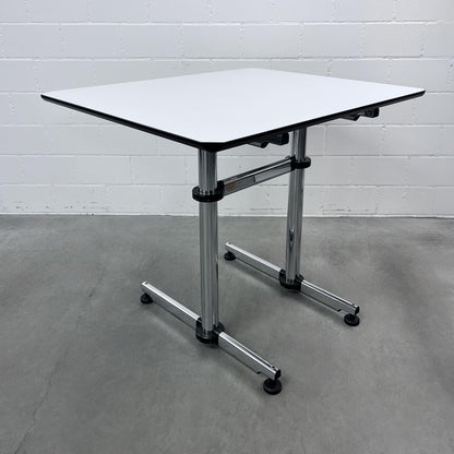 USM Kitos Tisch, Kunstharz Perlgrau