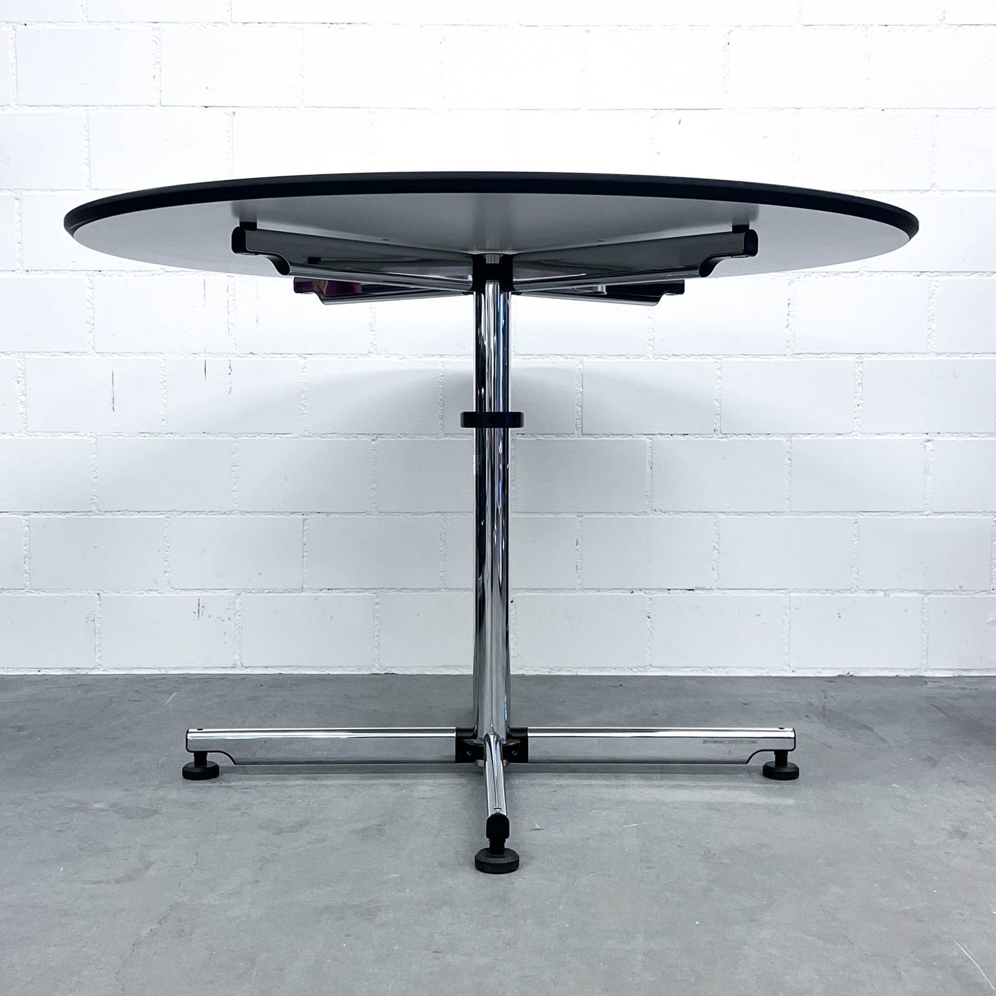 USM Kitos Tisch, Kunstharz Perlgrau, rund, 120cm, Q1