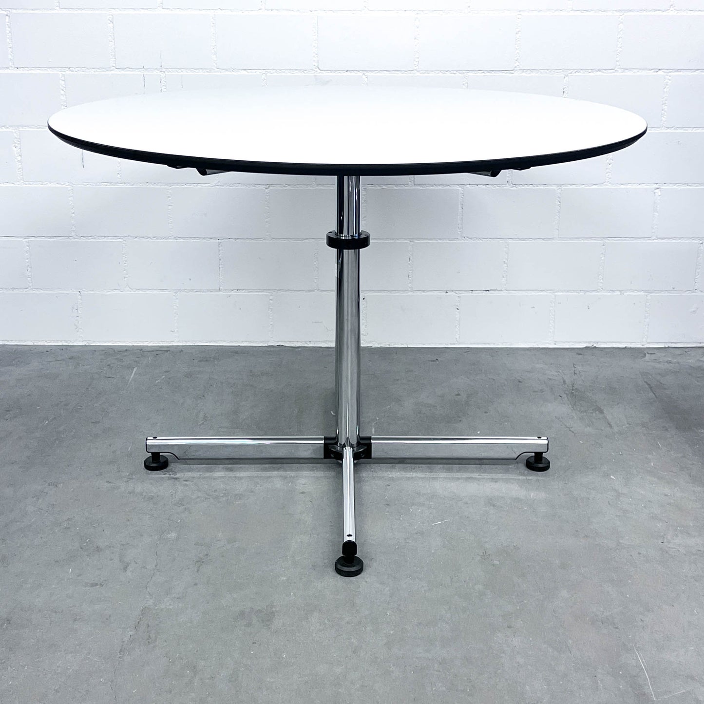 USM Kitos Tisch, Kunstharz Perlgrau, rund, 120cm, Q1