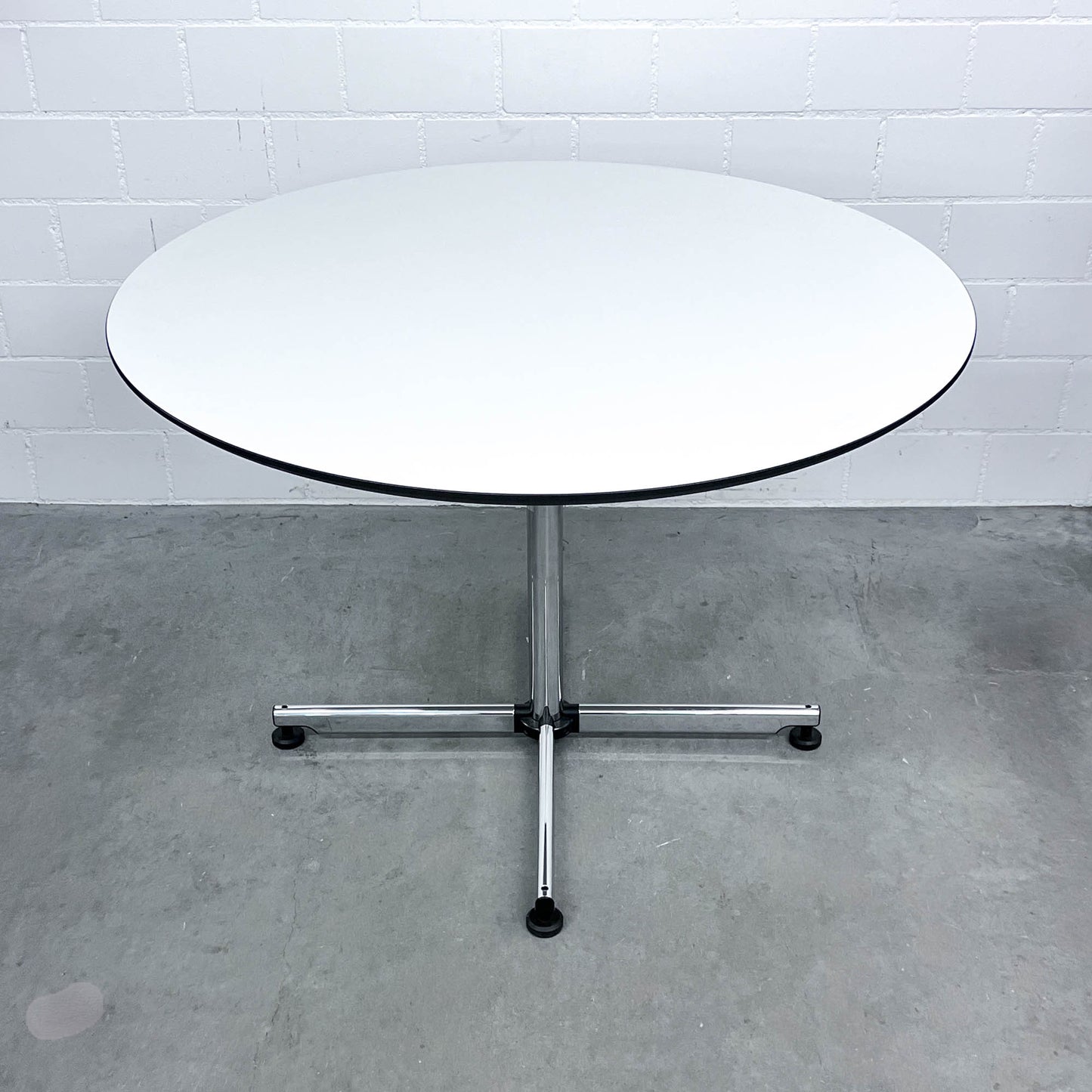 USM Kitos Tisch, Kunstharz Perlgrau, rund, 120cm, Q1