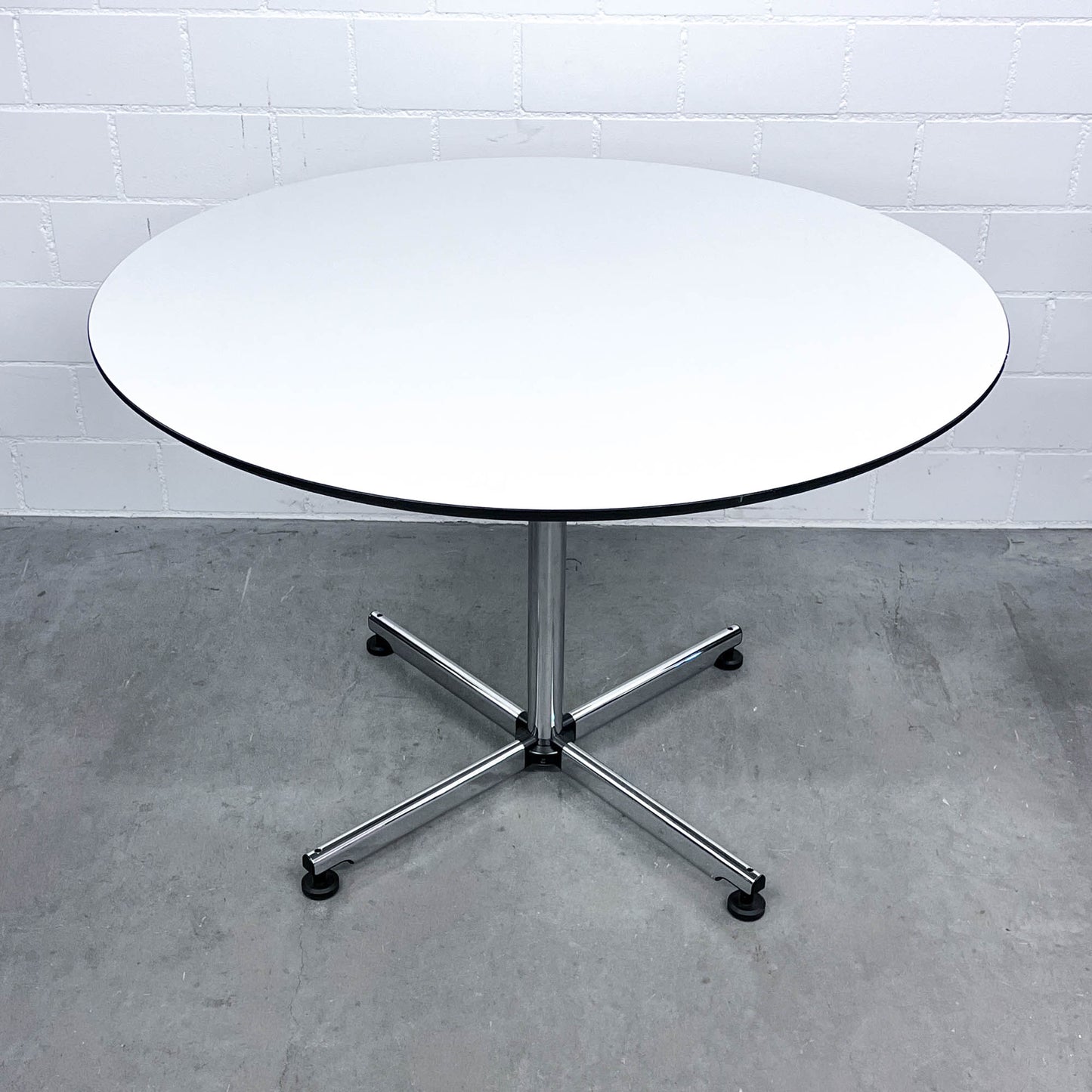 USM Kitos Tisch, Kunstharz Perlgrau, rund, 120cm, Q1