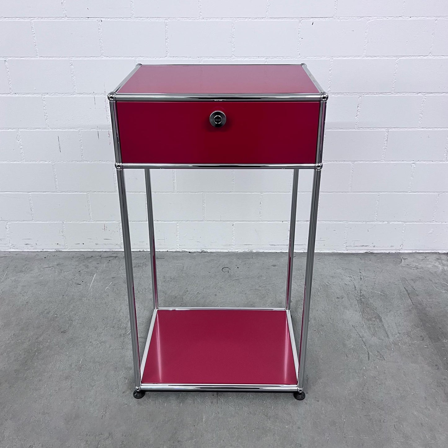 USM Konsole, Rubinrot, Klapptür, 50cm