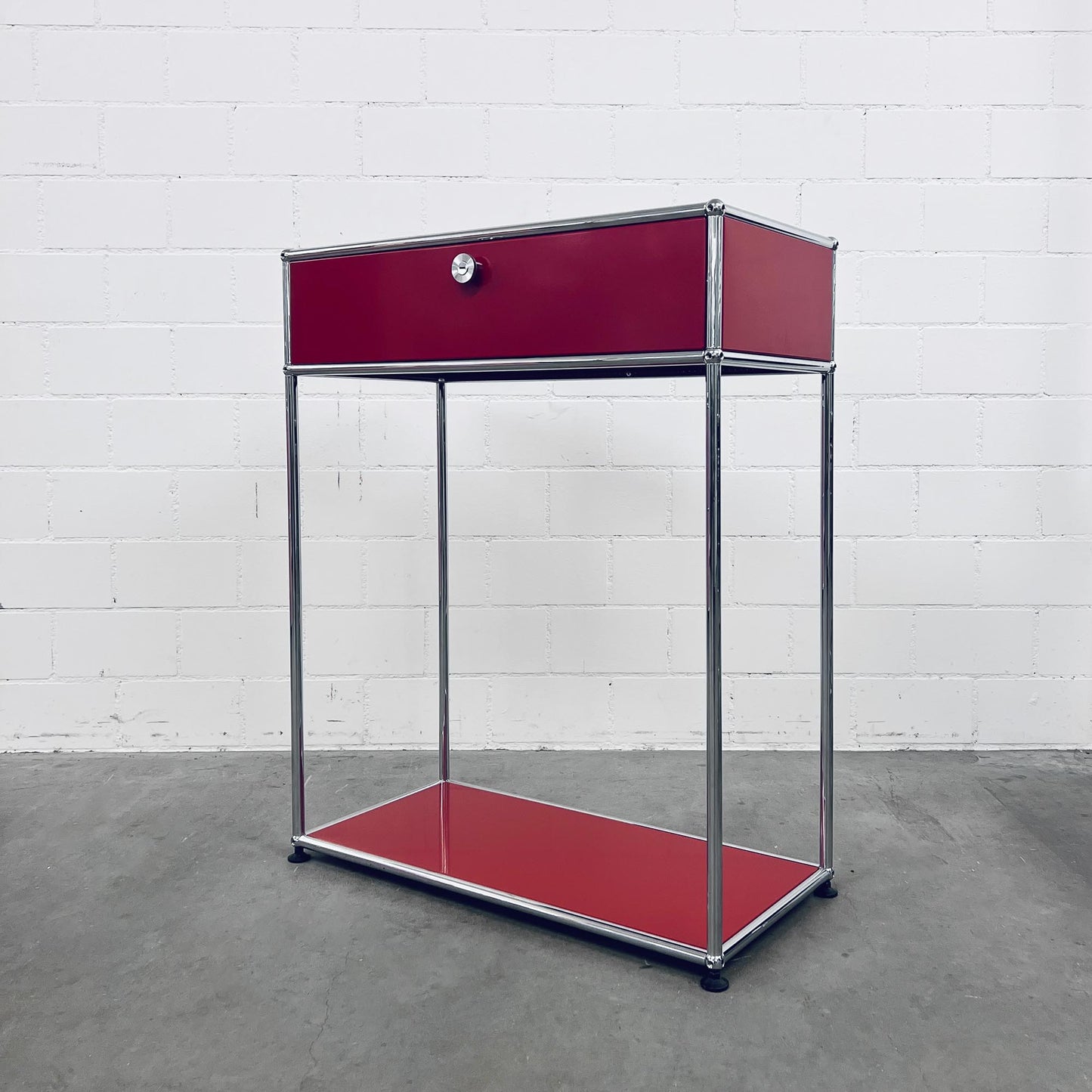 USM Konsole, Rubinrot, neuwertig