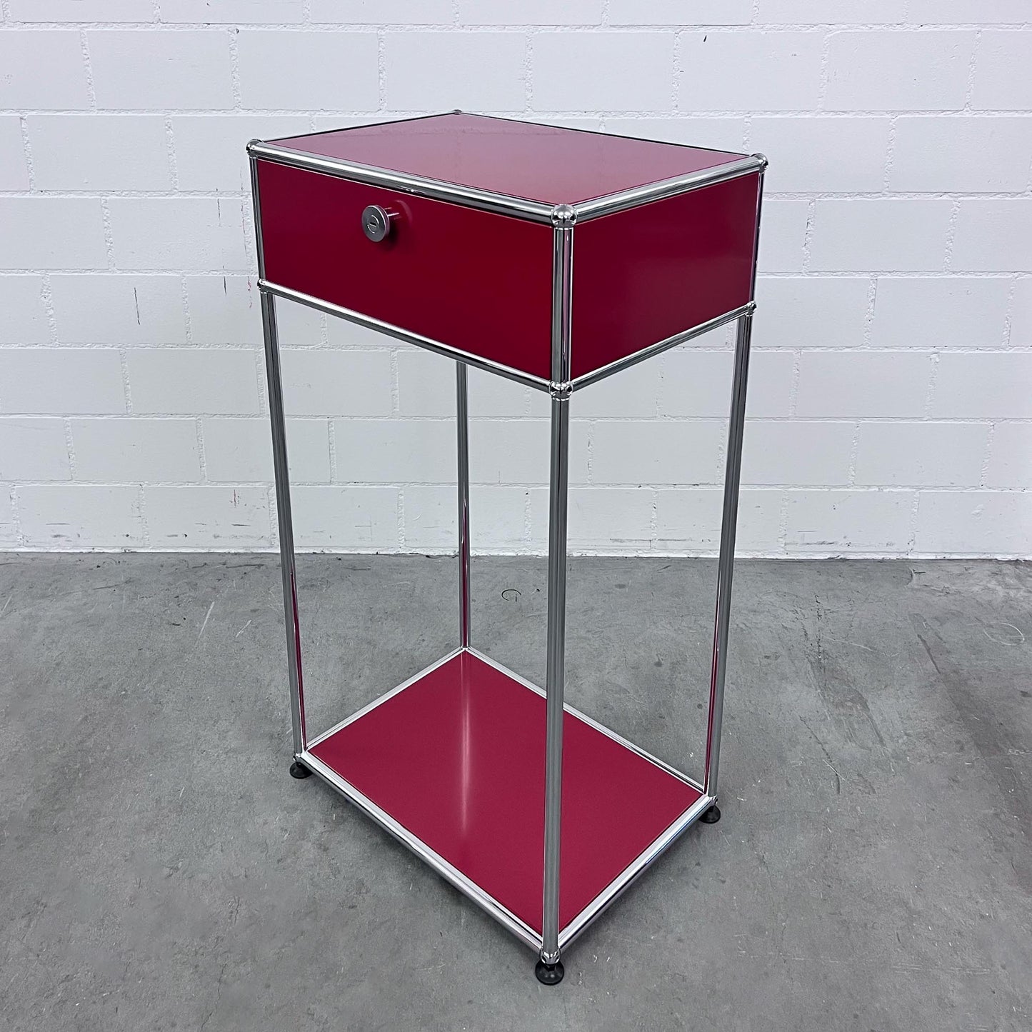 USM Konsole, Rubinrot, Klapptür, 50cm