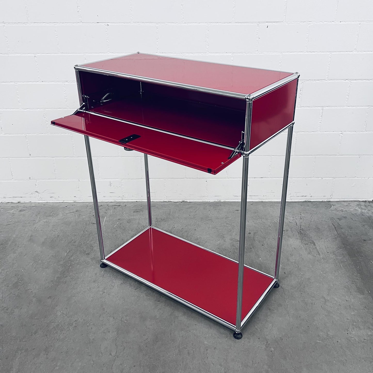 USM Konsole, Rubinrot, neuwertig