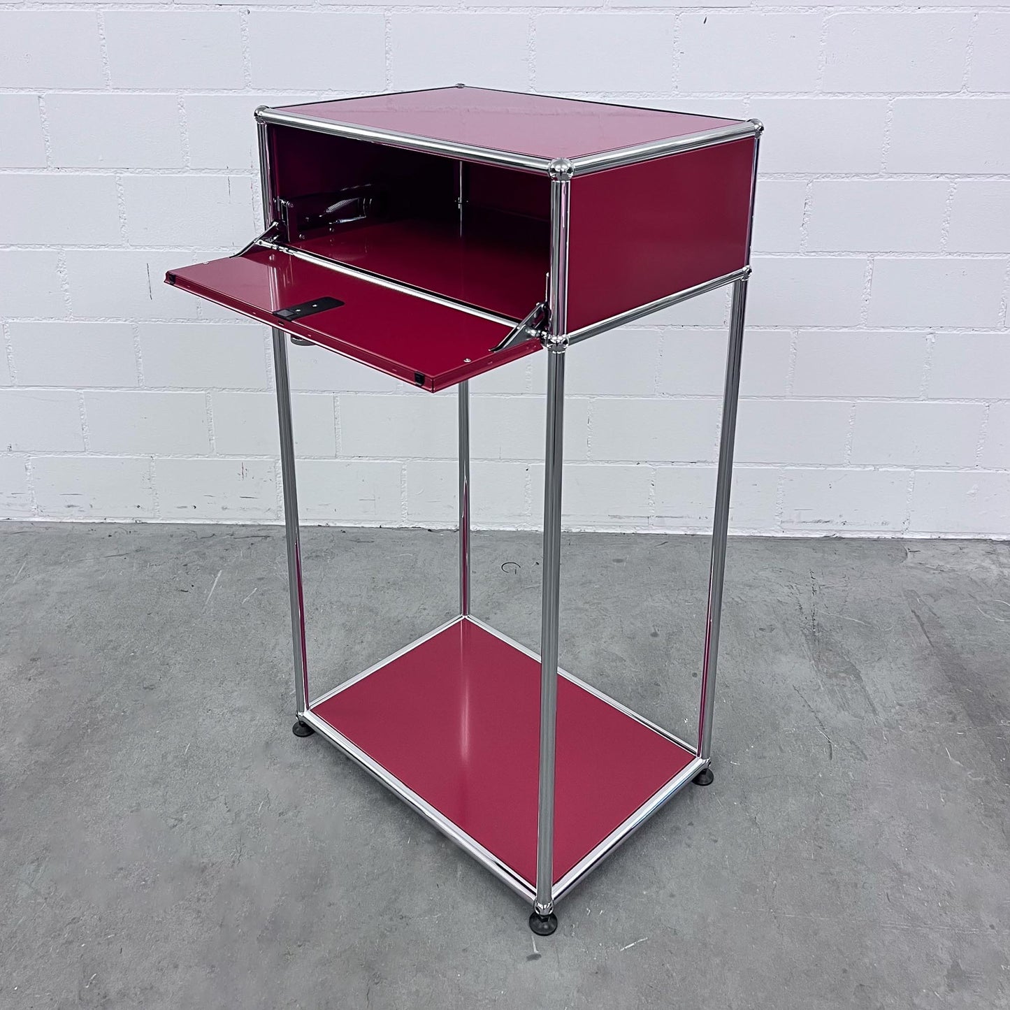 USM Konsole, Rubinrot, Klapptür, 50cm