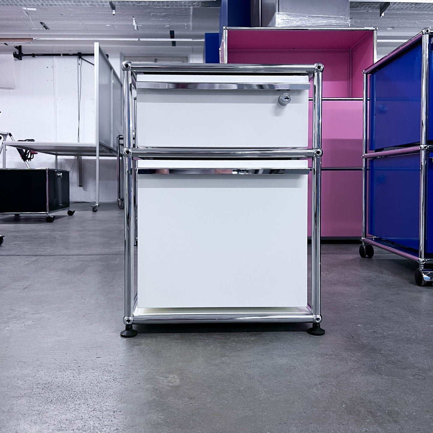 USM Korpus, reinweiss, A4, A6 Schubladen, Q1