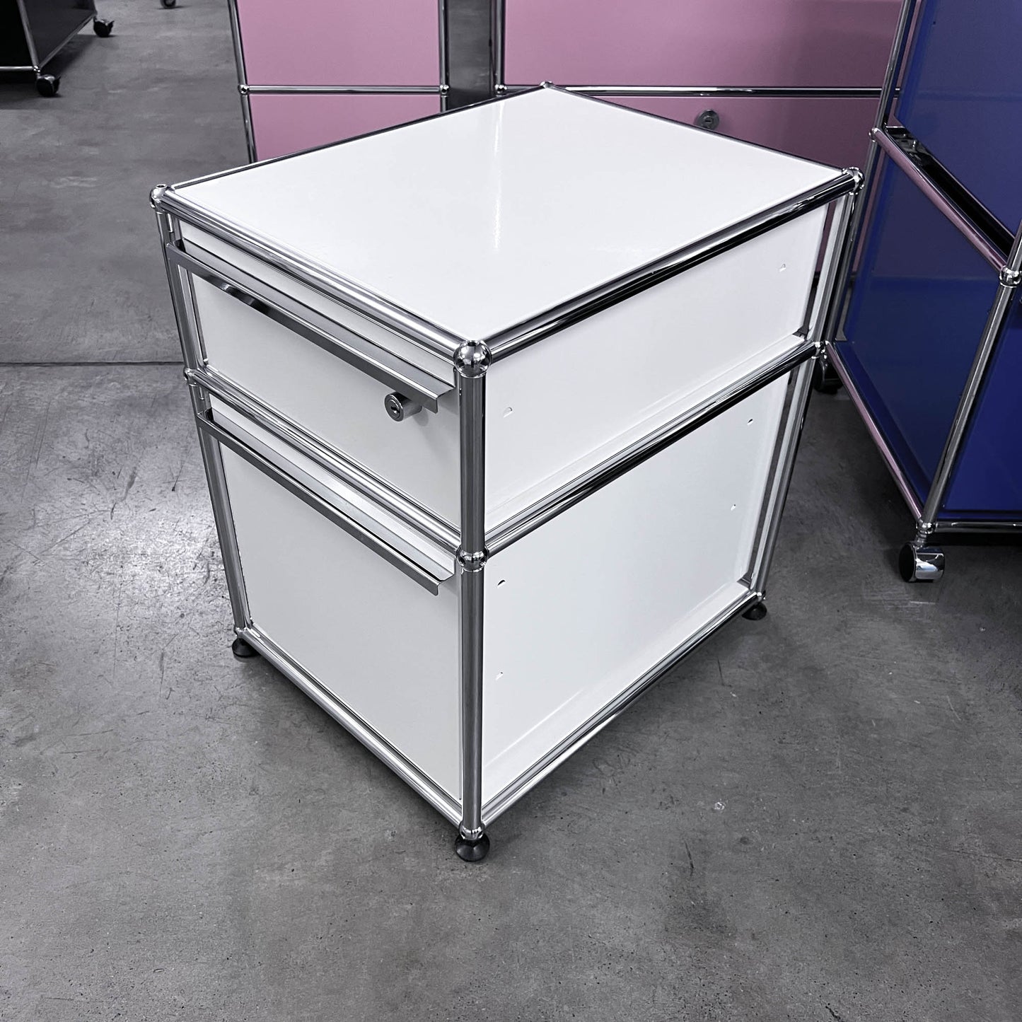 USM Korpus, reinweiss, A4, A6 Schubladen, Q1