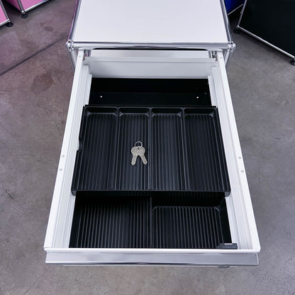 USM Korpus, reinweiss, A4, A6 Schubladen, Q1