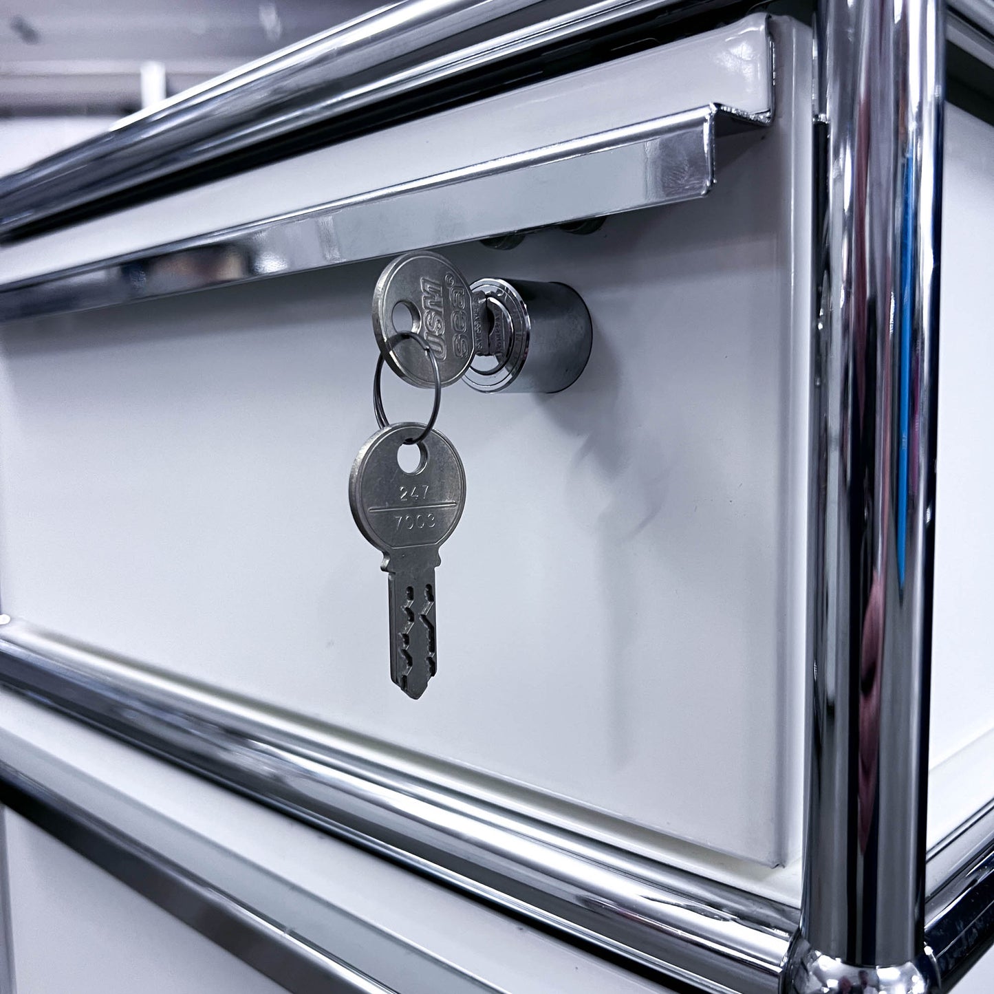 USM Korpus, reinweiss, A4, A6 Schubladen, Q1