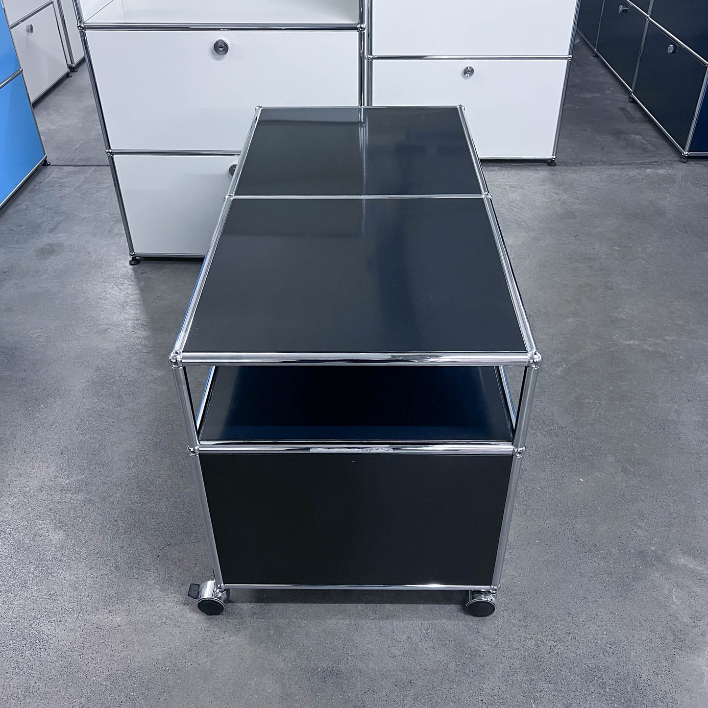 USM Lowboard auf Rollen, Graphitschwarz, Q3
