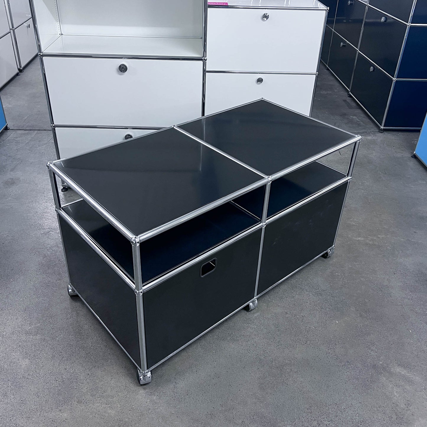 USM Lowboard auf Rollen, Graphitschwarz, Q3