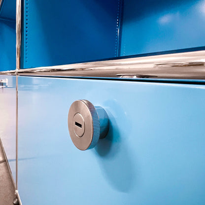 USM Regal, Hellblau mit 2 Klapptüren, neuwertig