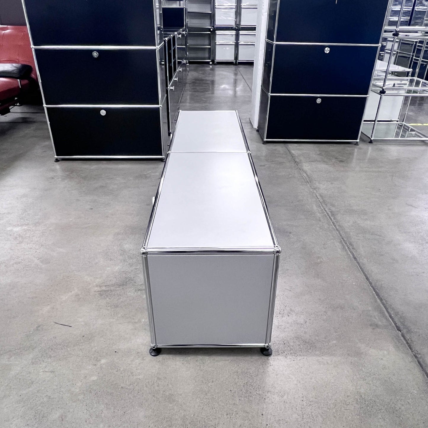 USM Lowboard, Silber, 2 Klapptüren, neuwertig