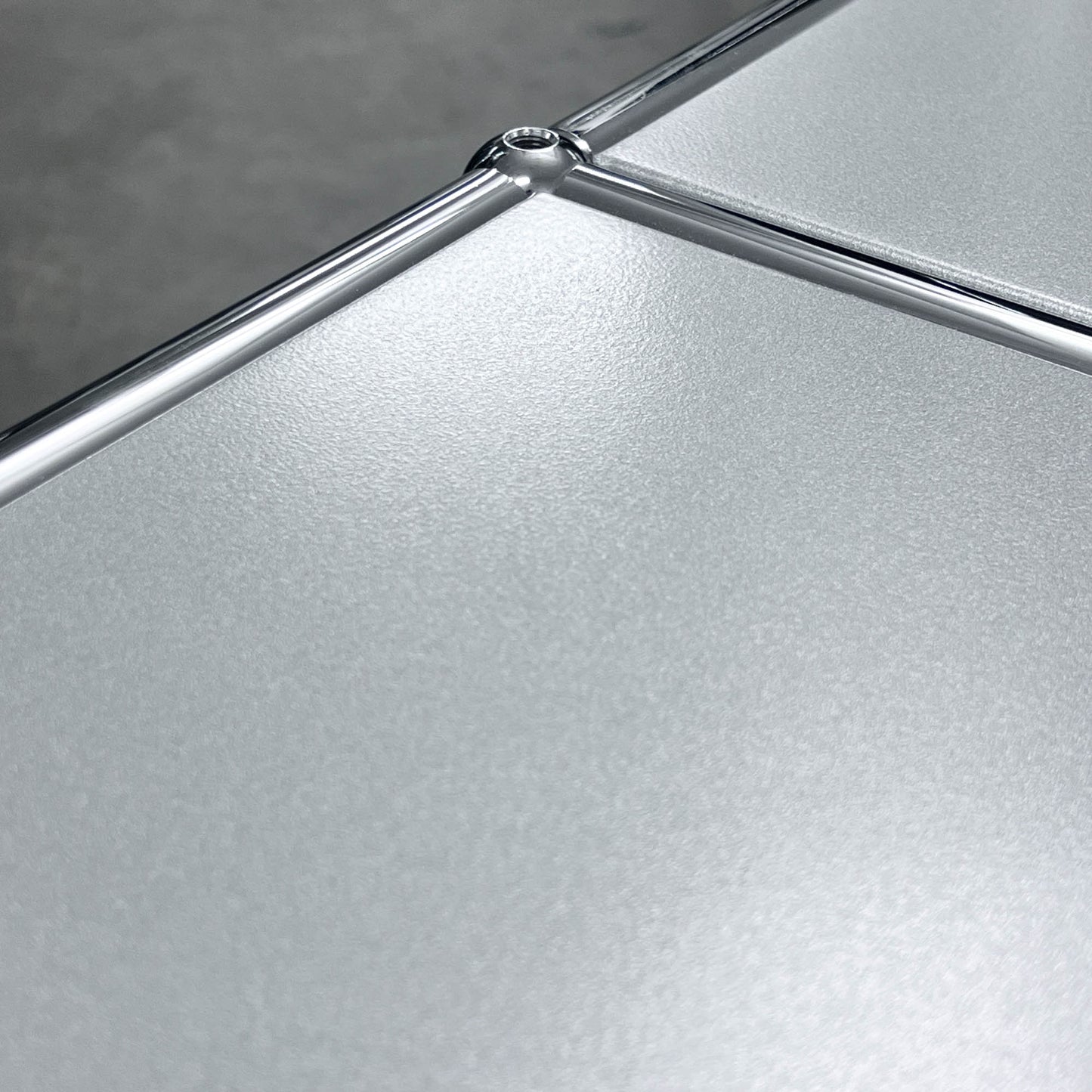USM Lowboard, Silber, 2 Klapptüren, neuwertig