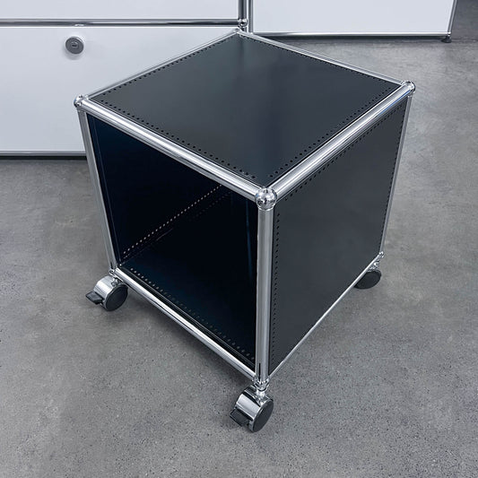 USM Nachttisch auf Rollen, Graphitschwarz, Q2