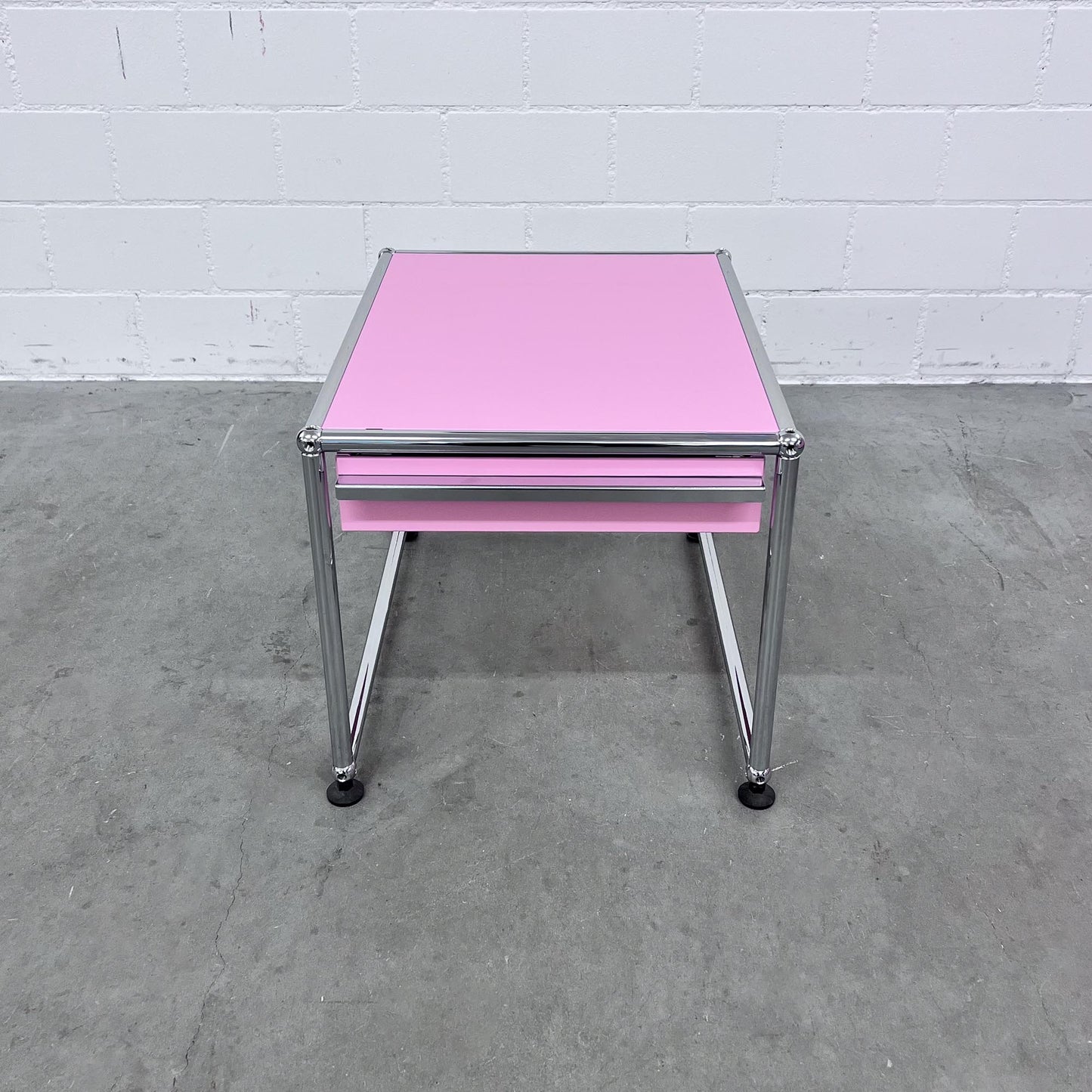 USM Nachttisch, Rosa, neuwertig