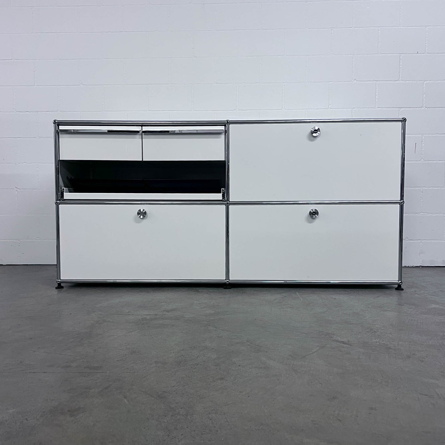 USM Organisationsmöbel, Reinweiss,  Ausziehtüre, Ausziehtablar, Klapptüre, A6 Schublade, Q2