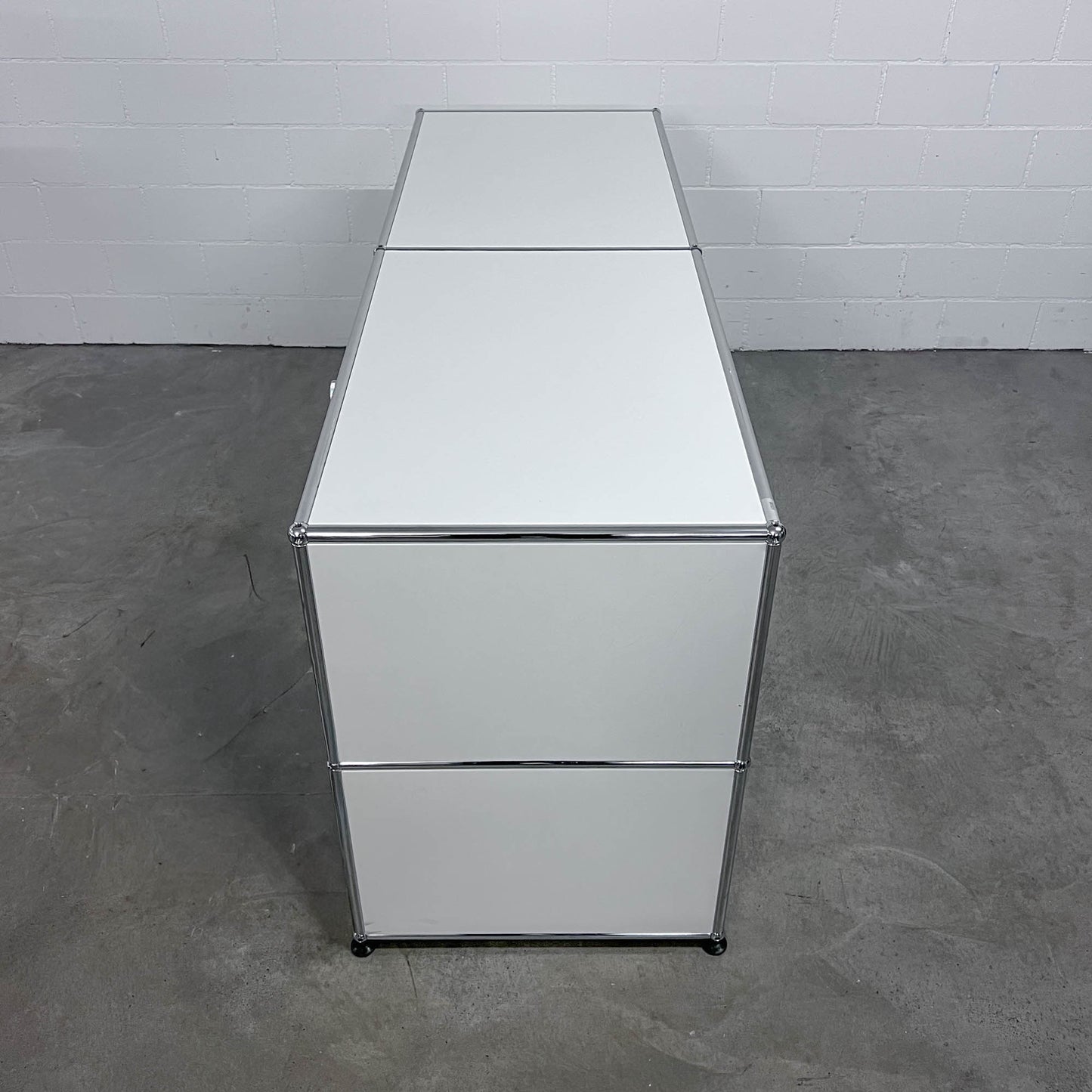 USM Organisationsmöbel, Reinweiss,  Ausziehtüre, Ausziehtablar, Klapptüre, A6 Schublade, Q2