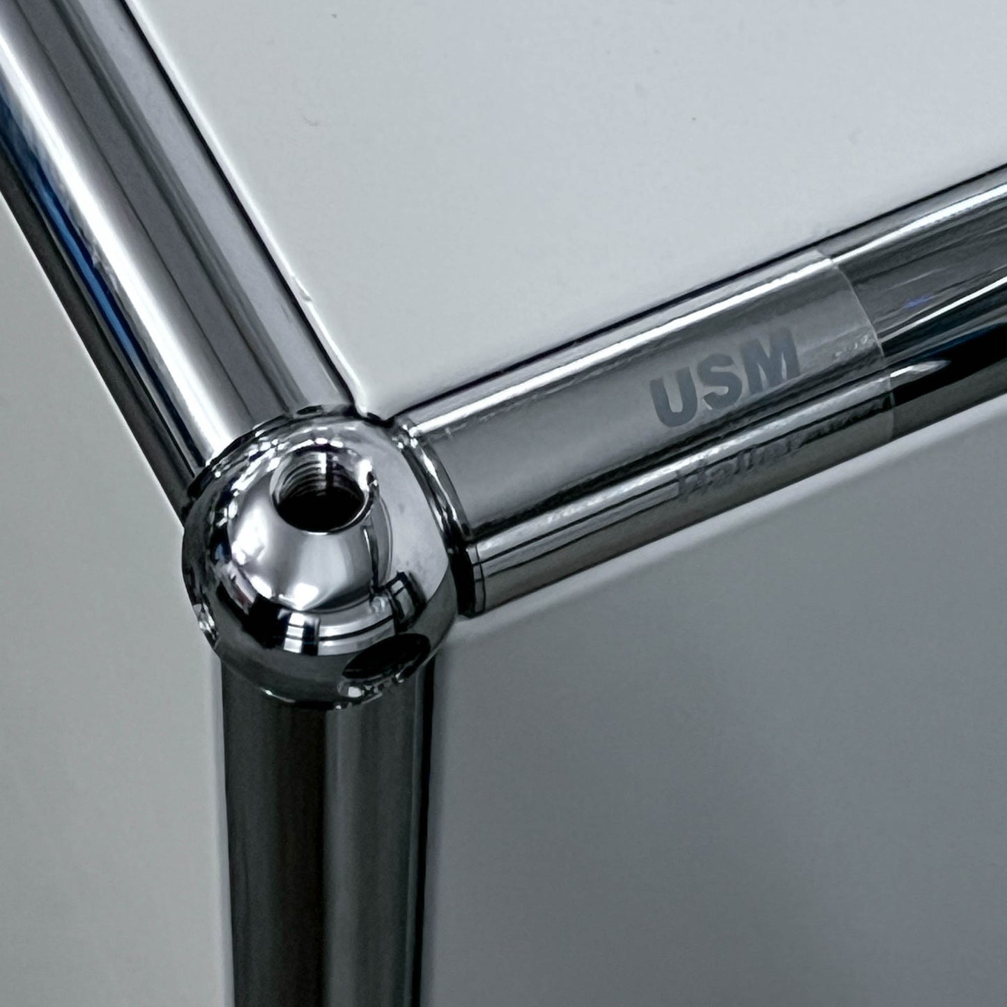 USM Organisationsmöbel, Reinweiss,  Ausziehtüre, Ausziehtablar, Klapptüre, A6 Schublade, Q2