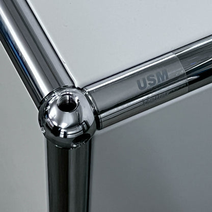 USM Organisationsmöbel, Reinweiss,  Ausziehtüre, Ausziehtablar, Klapptüre, A6 Schublade, Q2