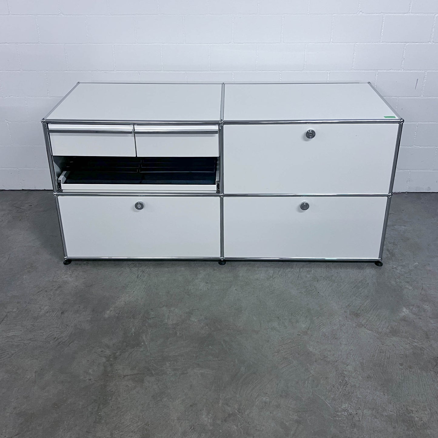 USM Organisationsmöbel, Reinweiss,  Ausziehtüre, Ausziehtablar, Klapptüre, A6 Schublade, Q2