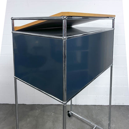 USM Rednerpult auf Rollen mit Holzablage, Q2