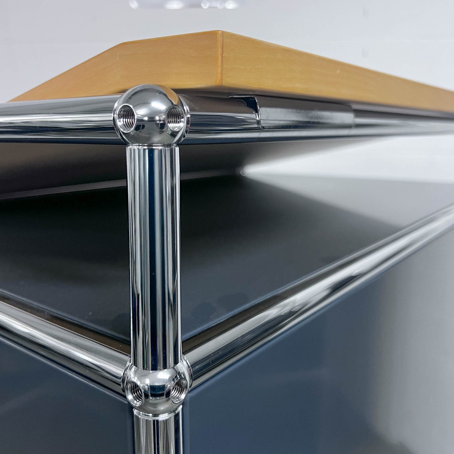 USM Rednerpult auf Rollen mit Holzablage, Q2