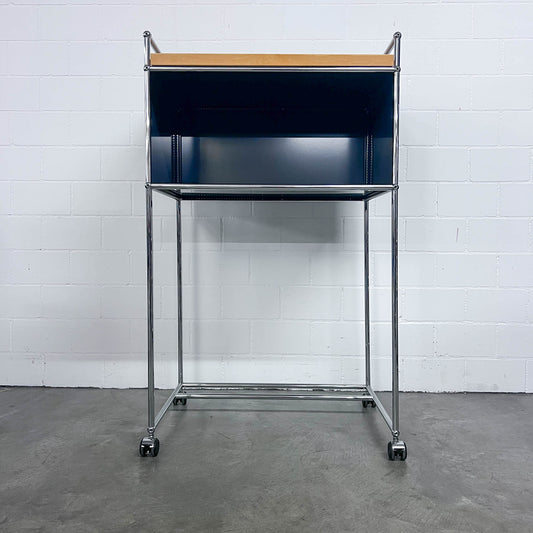 USM Rednerpult auf Rollen mit Holzablage, Q2