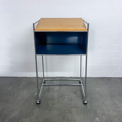 USM Rednerpult auf Rollen mit Holzablage, Q2