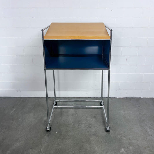 USM Rednerpult auf Rollen mit Holzablage, Q2