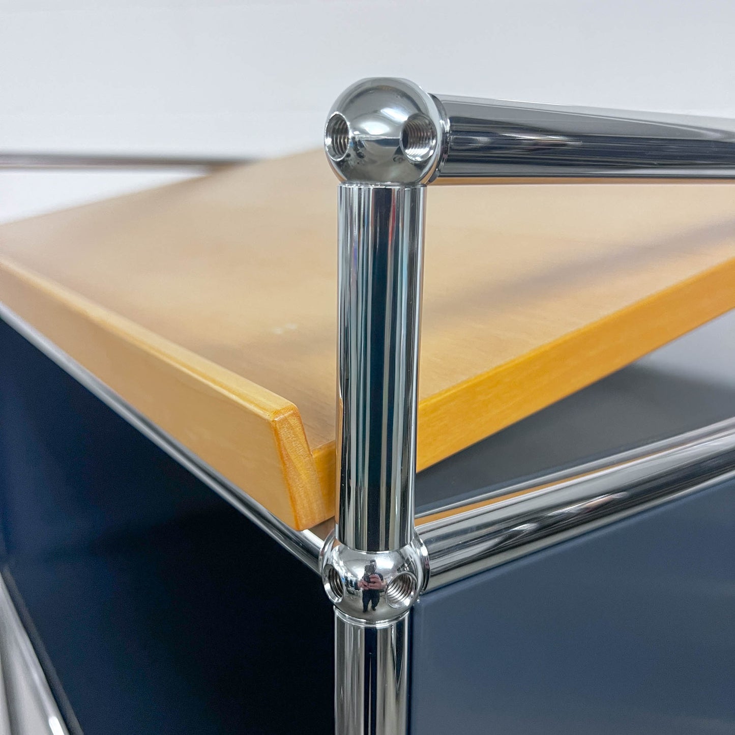 USM Rednerpult auf Rollen mit Holzablage, Q2