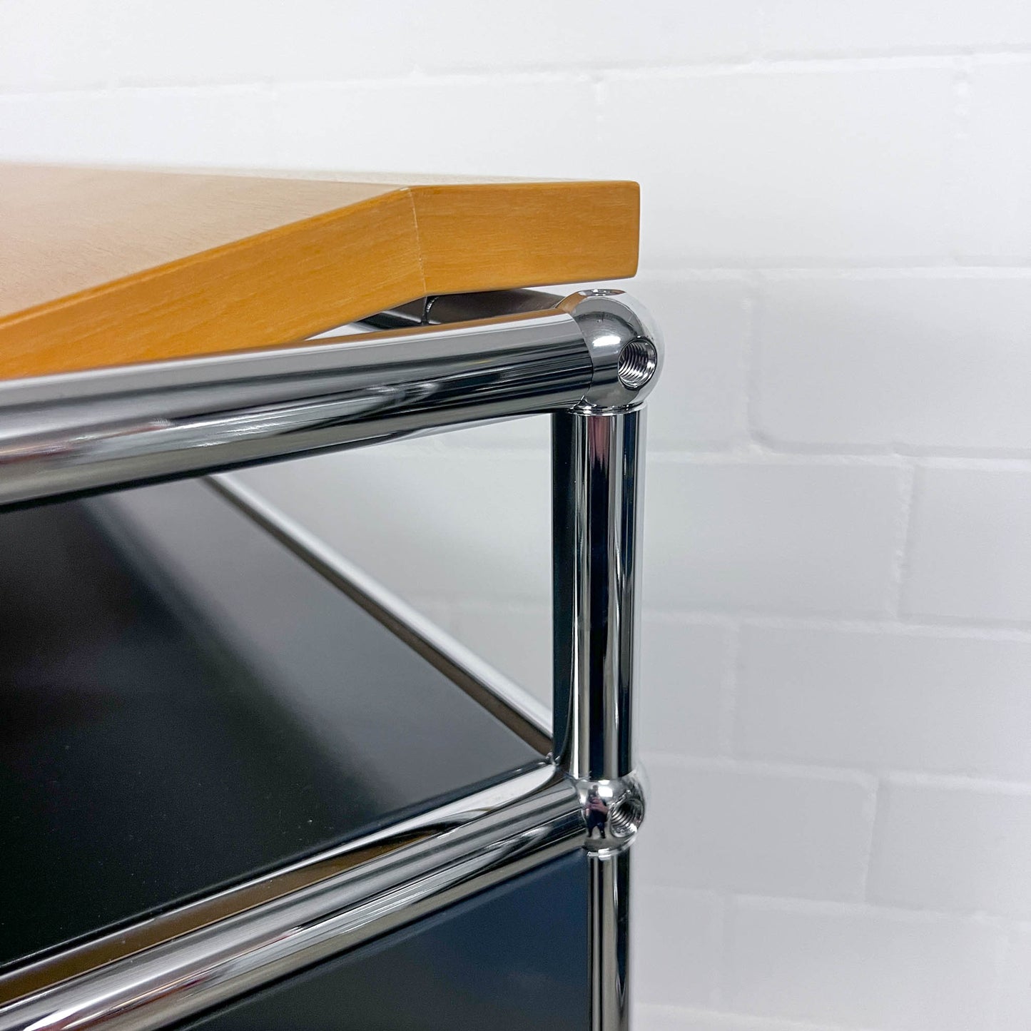 USM Rednerpult auf Rollen mit Holzablage, Q2