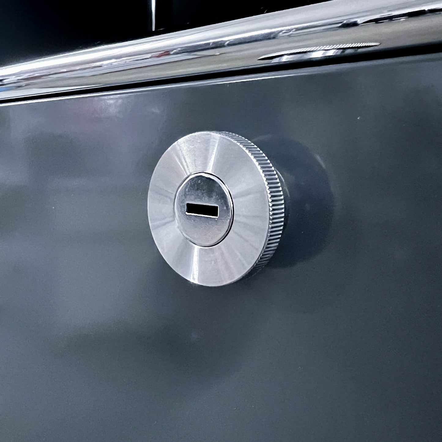 USM Regal, Anthrazitgrau, 1 Ausziehtüre, 1 Klapptüre, Q2