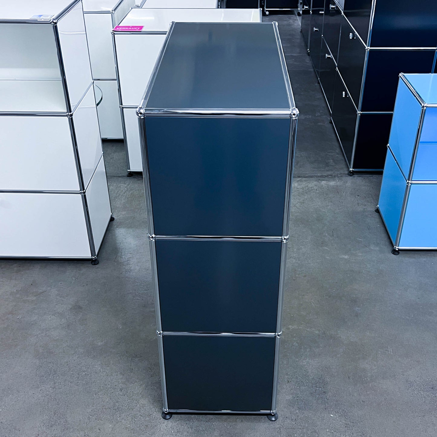 USM Regal, Anthrazitgrau, 1 Ausziehtüre, 1 Klapptüre, Q2