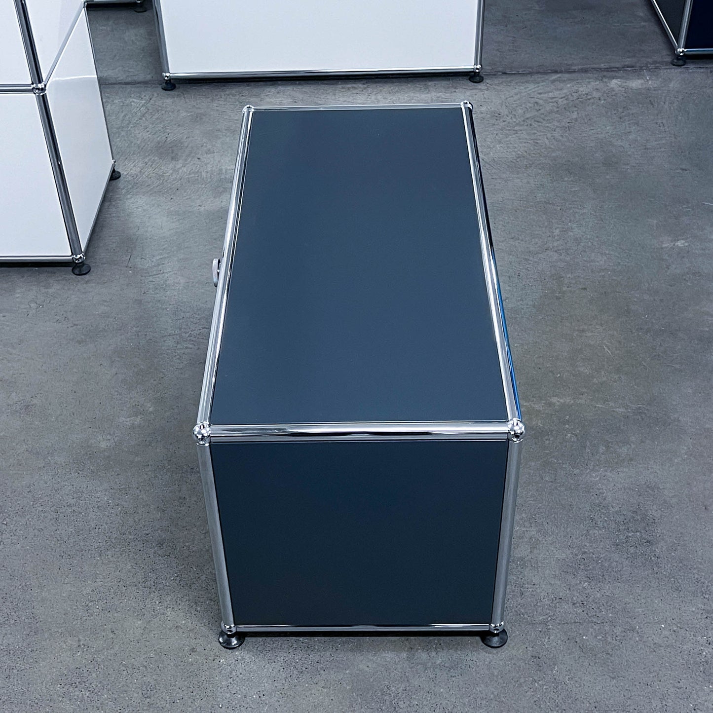 USM Regal Anthrazitgrau, Q2