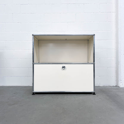 USM Regal, cremeweiss, 1 Klapptüre, neuwertig