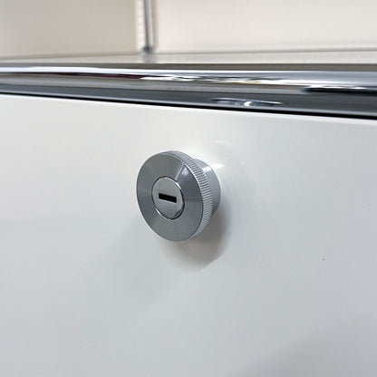 USM Regal, cremeweiss, 1 Klapptüre, neuwertig