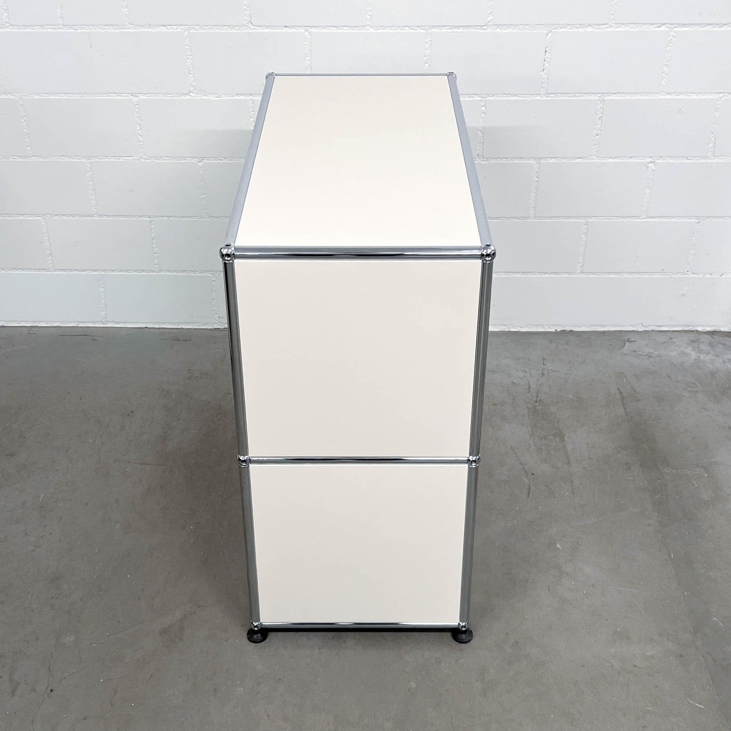 USM Regal, cremeweiss, 1 Klapptüre, neuwertig