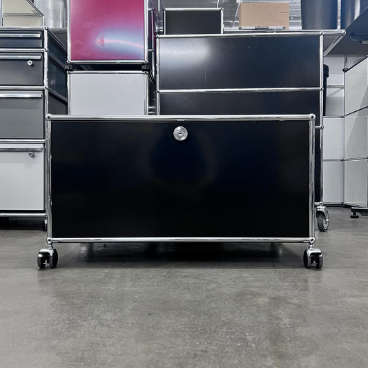 USM Regal, Graphitschwarz, Ausziehtüre