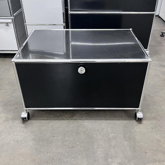 USM Regal, Graphitschwarz, Ausziehtüre