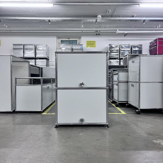 USM Regal, Lichtgrau, 2 Einschubtüren, Q1