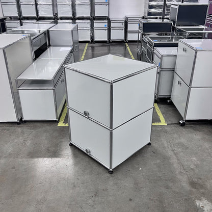 USM Regal, Lichtgrau, 2 Einschubtüren, Q1