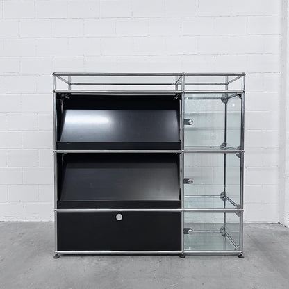 USM Regal mit Vitrine und Glasablage, Graphitschwarz