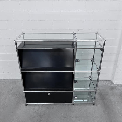 USM Regal mit Vitrine und Glasablage, Graphitschwarz