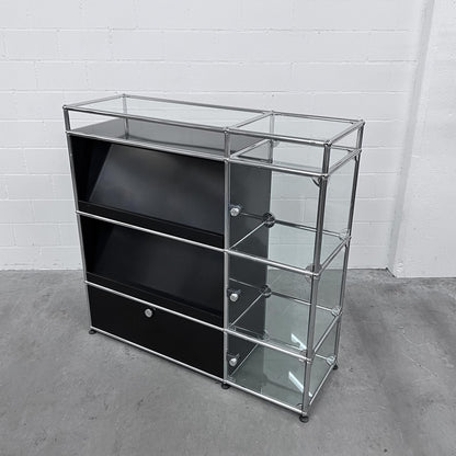 USM Regal mit Vitrine und Glasablage, Graphitschwarz