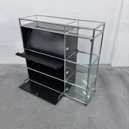 USM Regal mit Vitrine und Glasablage, Graphitschwarz