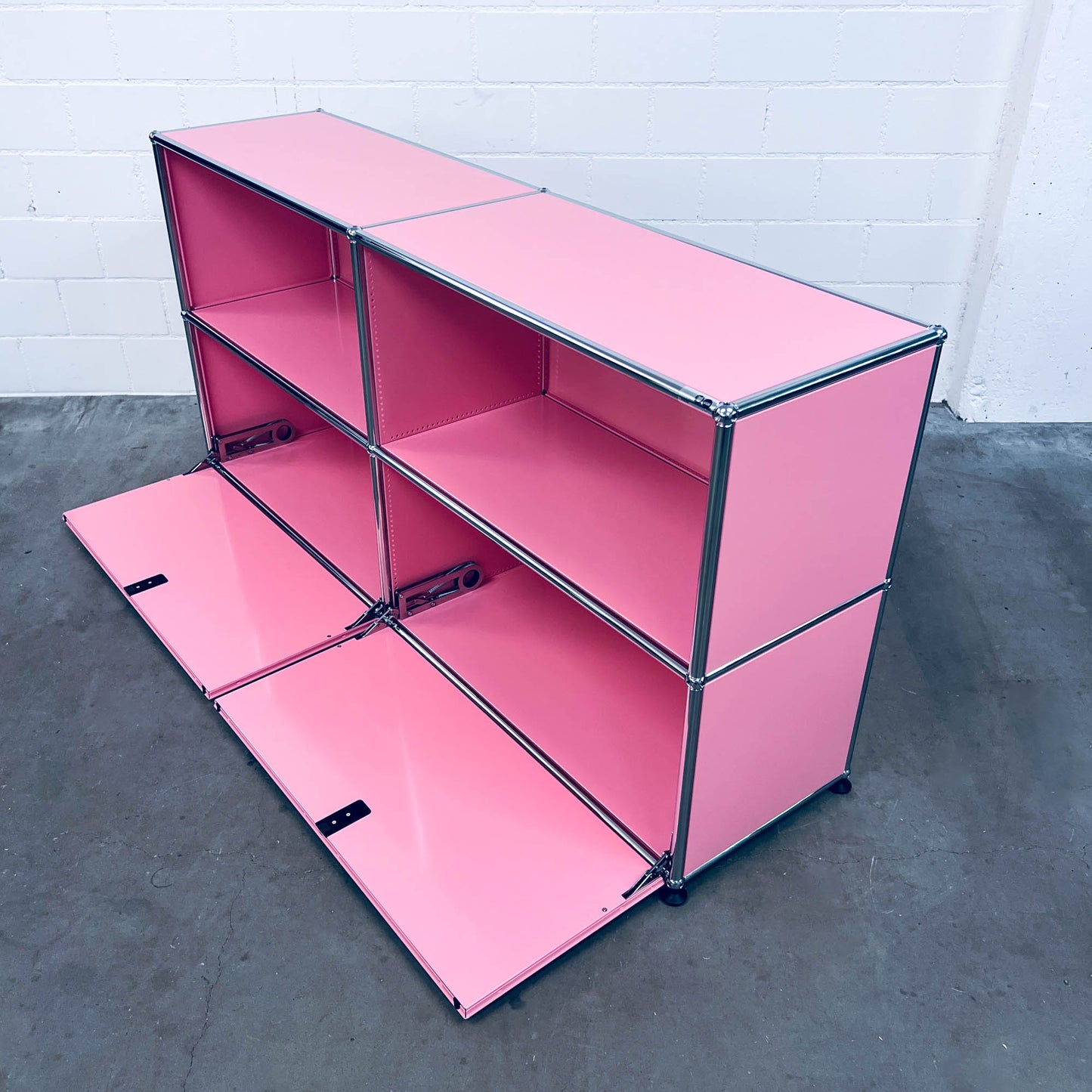 USM Regal, Rosa mit 2 Klapptüren, neuwertig