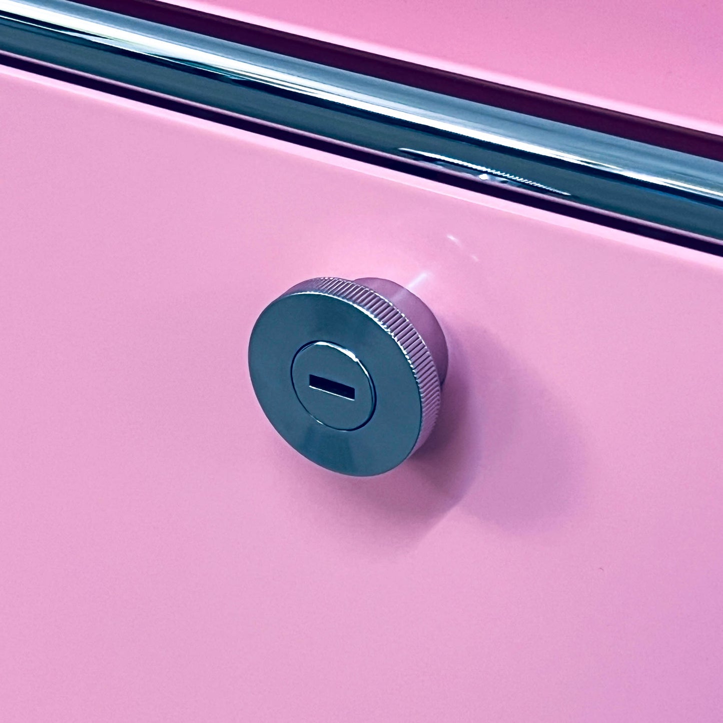 USM Regal, Rosa mit 2 Klapptüren, neuwertig