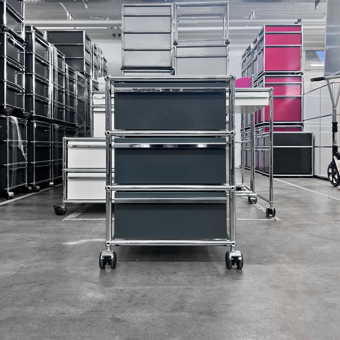 USM Rollkorpus, Anthrazitgrau, 3 A6 Schubladen